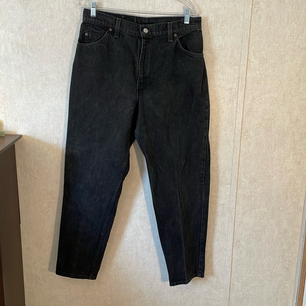 Levi’s orange tab women’s black jeans size 14 short. Relaxed fit. Tapered leg.